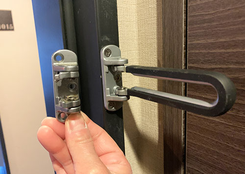 ドアガード修理 ドアガード修理