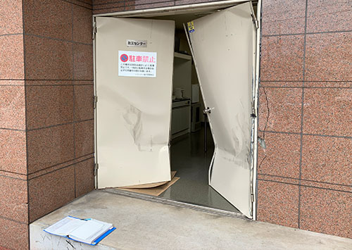 ドアの破損 ドアの破損